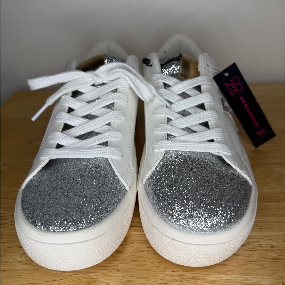 Size 9 1/2 NWT No Boundaries Low Star Sneaker - Picture 5 of 7
